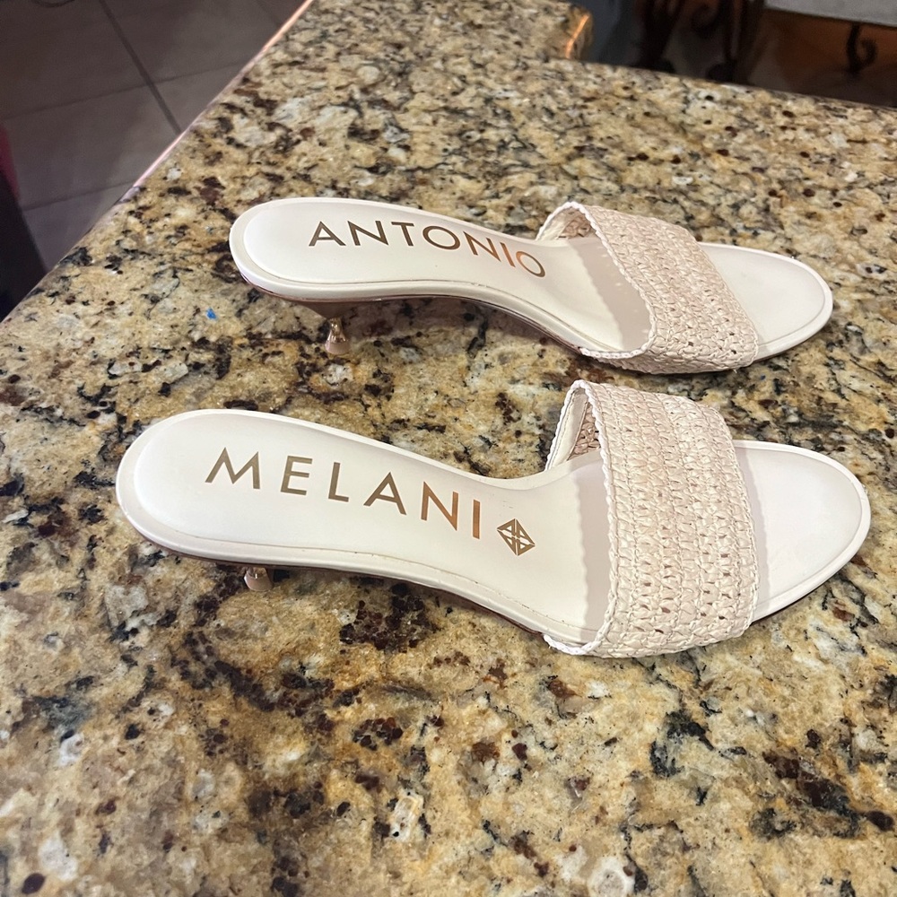 Antonio Melani Women's Tan Slide Sandals